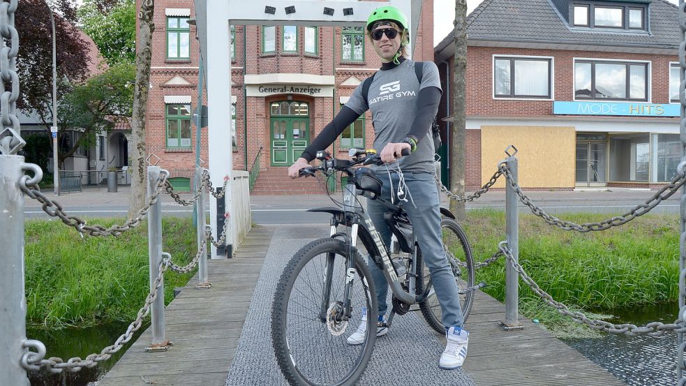 Barßels Stadtradel-Star Michael Bohnen - hier im Mai bei einem Besuch des General-Anzeigers - radelt wieder. Diesmal fährt der 38-Jährige von Barßel bis nach Oslo, um auf sein Herzensprojekt, den Barßeler Skaterpark, aufmerksam zu machen. Archivfoto: Fertig