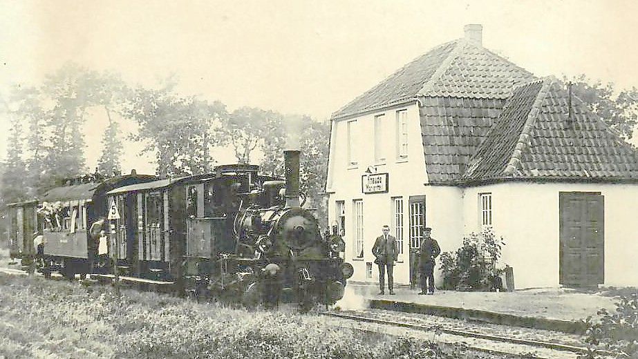 Die Aufnahme aus dem Jahr 1930 zeigt die Kleinbahn beim Bahnhof in Marienheil. Foto: Archiv