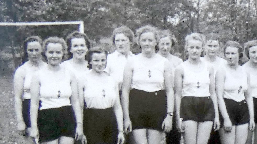 Diese Fotografie aus dem GA-Archiv zeigt die Westrhauderfehntjer Ortsgruppe des Bundes Deutscher Mädel. Diese stammt laut des Archivvermerks aus dem Jahr 1939. Foto: Archiv