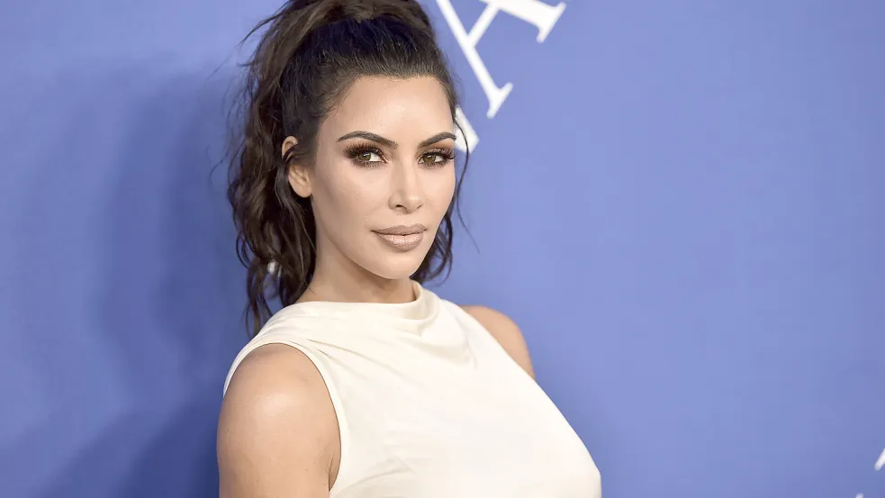 Kim Kardashian und ihre Schwester Kylie Jenner kritisieren die Entwicklung von Instagram. Foto: Evan Agostini/Invision/AP/dpa (Archiv)