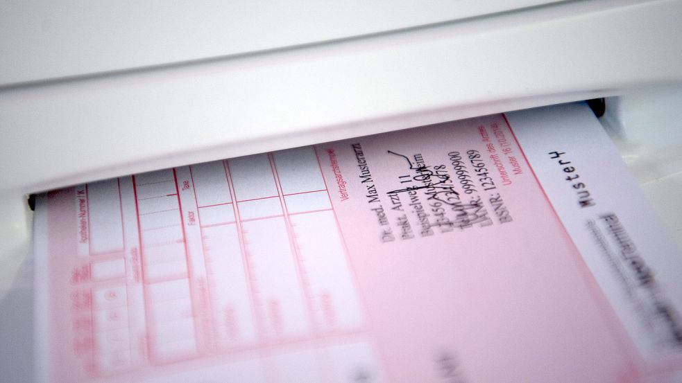 Das Rezept allein bietet nicht mehr die Gewähr, das Medikament auch zu bekommen. Foto: dpa/Gollnow