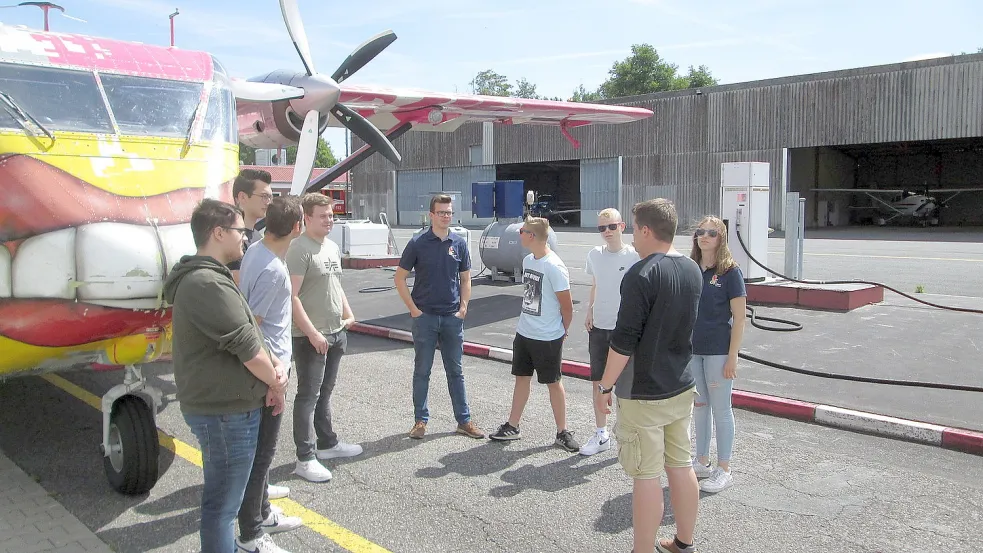 Mit einem bunten Flugzeuge aus der „Pink-Flotte“ wurde geflogen.