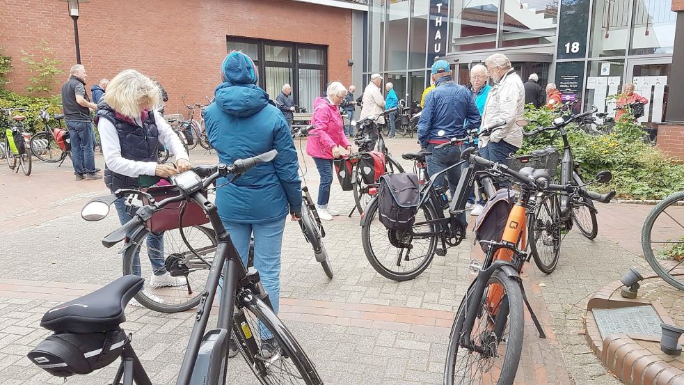 Beim Stadtradeln wird auch wieder eine Tour angeboten, die durch alle drei Gemeinden im Oberledingerland führt. Das Foto entstand vor dem Rathaus in Ihrhove.Foto: Beening/Gemeinde Westoverledingen