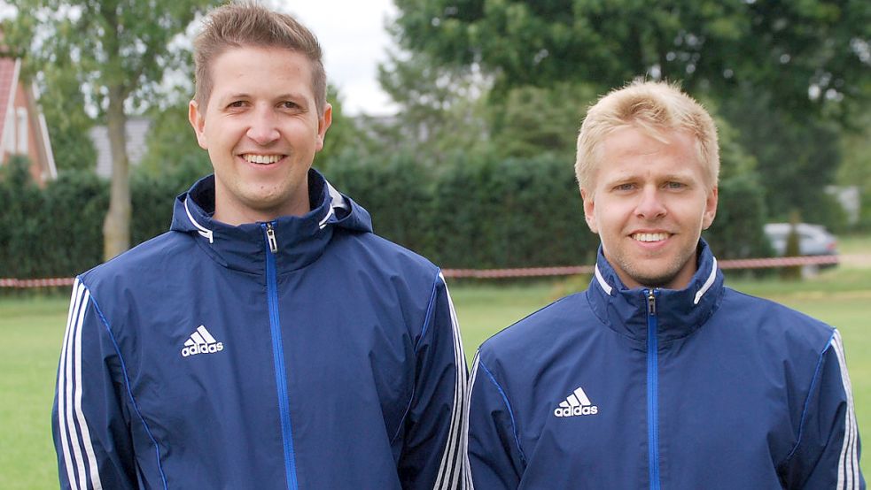 Neu beim SV Fresena Ihren sind Trainer Dominik Mennenga (links) und Klaas Klaaßen. Auf dem Foto fehlt Fabian Christ. Foto: Reemts