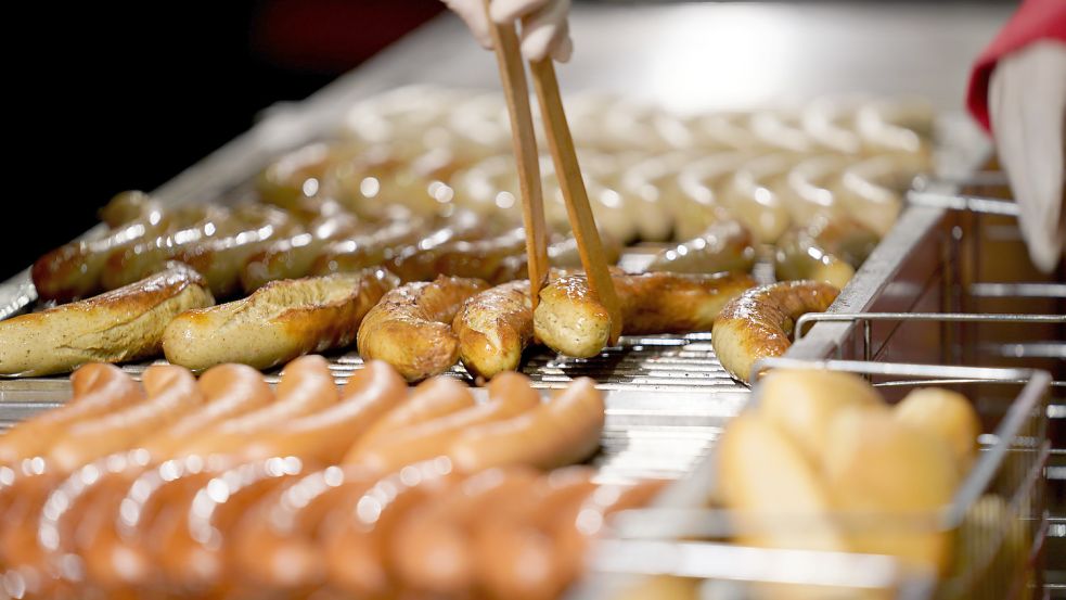 Die deutsche Bratwurst darf bei keinem Grillabend fehlen. Foto: dpa/Marcus Brandt (Symbolbild)