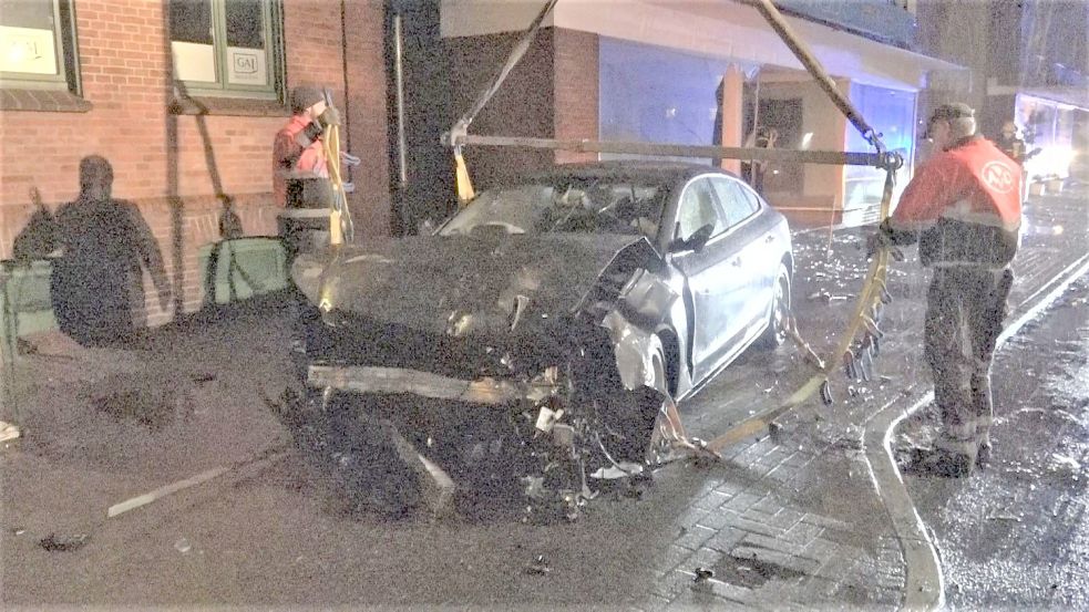 Mit 2,64 Promille ist der Fahrer des nicht zugelassenen Wagens mit hoher Geschwindigkeit auf ein vorausfahrendes Auto gekracht. Archivfoto: Loger