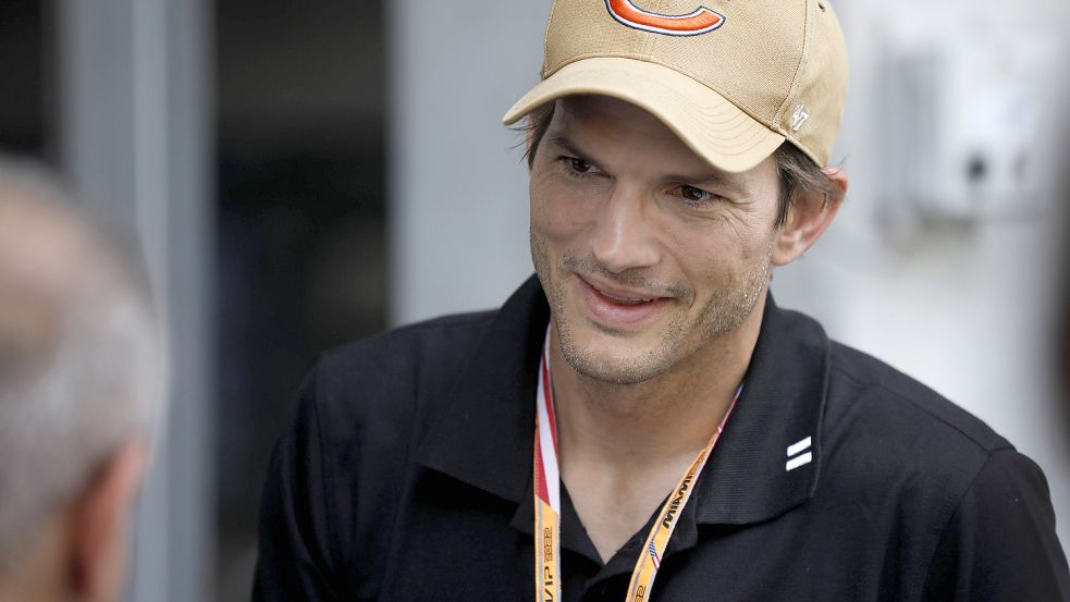 Ashton Kutcher machte öffentlich, dass er an der seltenen Autoimmunkrankheit Vaskulitis litt. Foto: imago-images/Motorsport Images