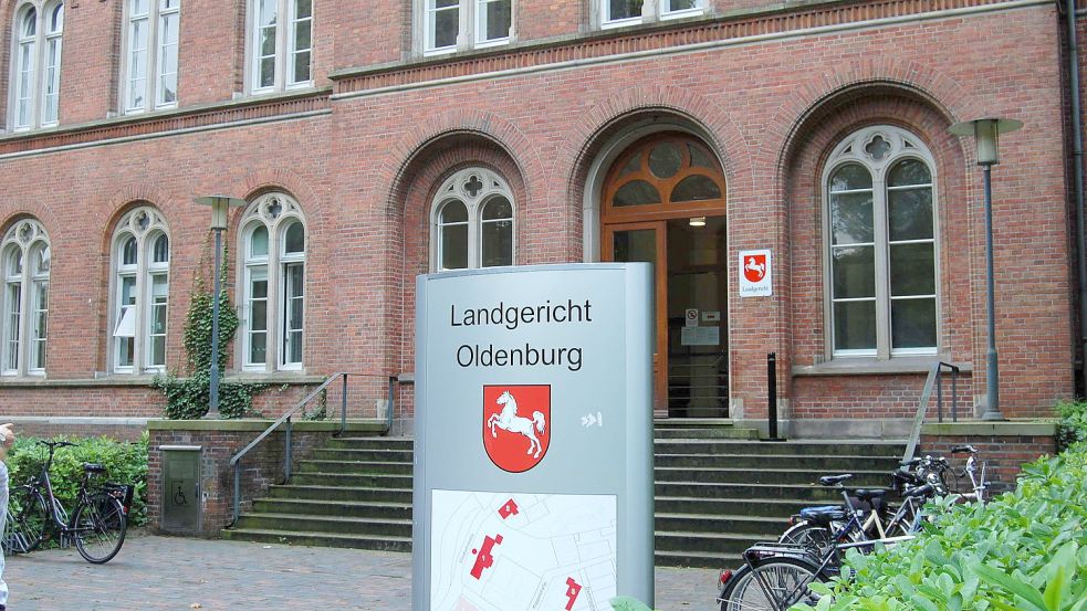 Vor dem Landgericht Oldenburg zog der Angeklagte seine Berufung zurück. Bild: Fertig