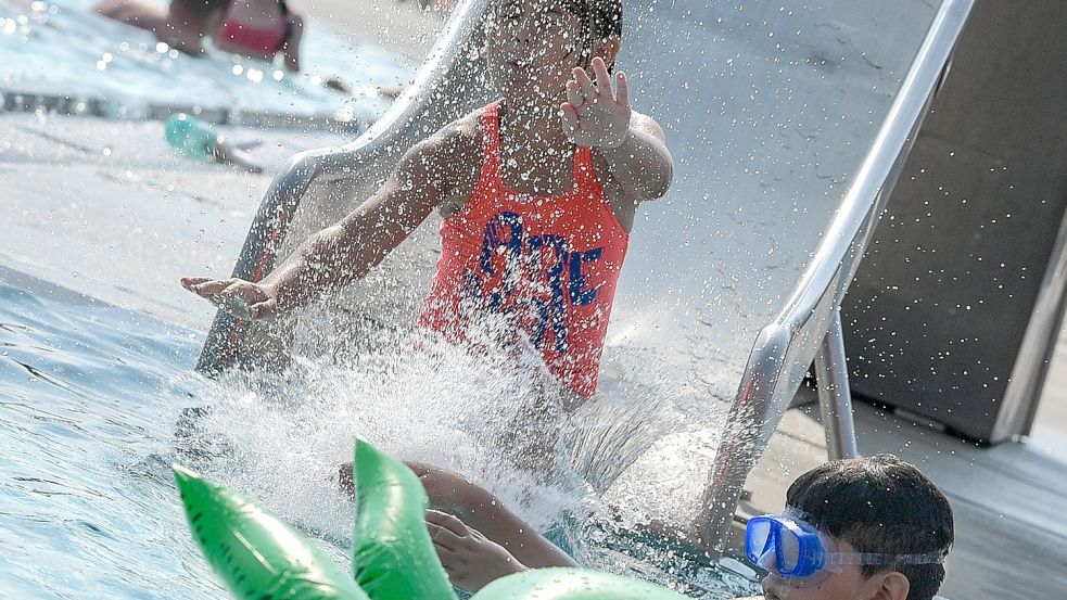 Bei Temperaturen um die 30 Grad Celsius herrscht im Friesenbad viel Betrieb. Foto: Ortgies/Archiv
