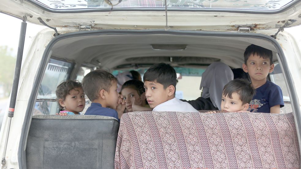 Vor einer ungewissen Zukunft: Kinder in Kabul. Ein Jahr nach Machtübernahme der Taliban erlebt Afghanistan die wohl schwerste humanitäre Katastrophe des Landes. Foto: picture alliance/dpa/XinHua