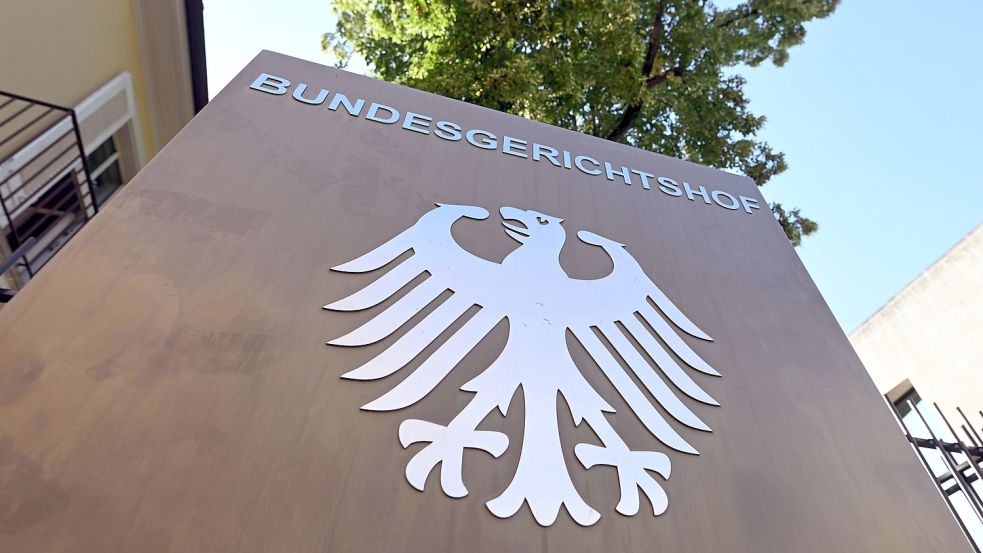 Ein Hinweisschild mit Bundesadler und dem Schriftzug „Bundesgerichtshof“, aufgenommen vor dem Bundesgerichtshof (BGH). Foto: Deck/DPA