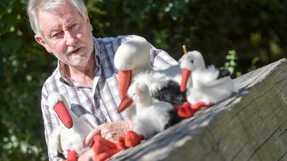 Hans Appiß kümmert sich ehrenamtlich um Störche in der Region. Foto: Ortgies