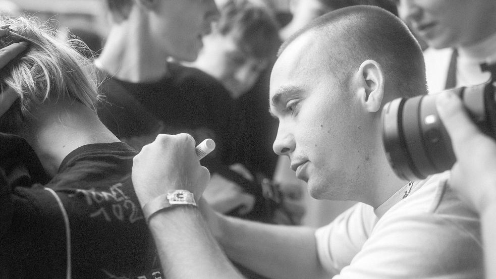 Addikt (mit bürgerlichem Namen Kai de Boer) schrieb fleißig Autogramme. Foto: Sebastian Arlt