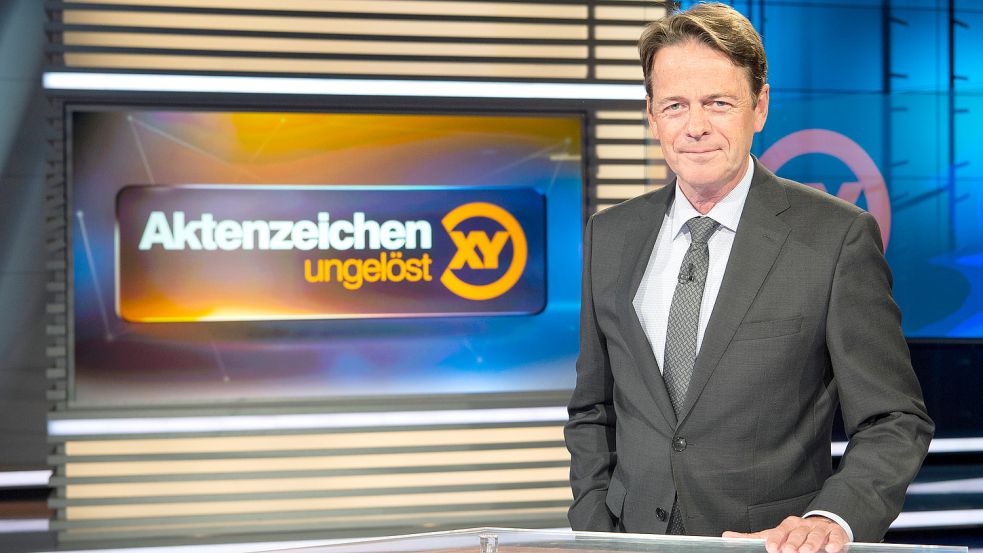 In der Sendung „Aktenzeichen XY ... ungelöst“ zeigt Moderator Rudi Cerne neue Kriminalfälle. Foto: Sina Schuldt/dpa