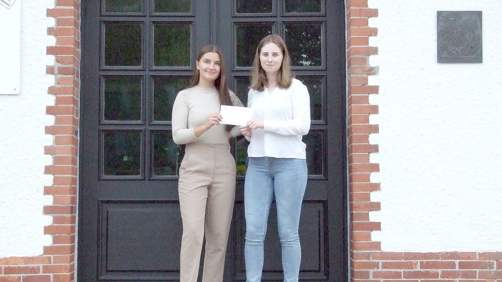 Malin Tellmann (links) und Laura Pörschke bekamen eine persönliche Einladung vom Bundespräsidenten und seiner Ehefrau. Foto: Scherzer