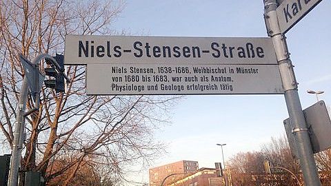 In Münster werden größere Schilder als in Leer eingesetzt. Foto: Hofer