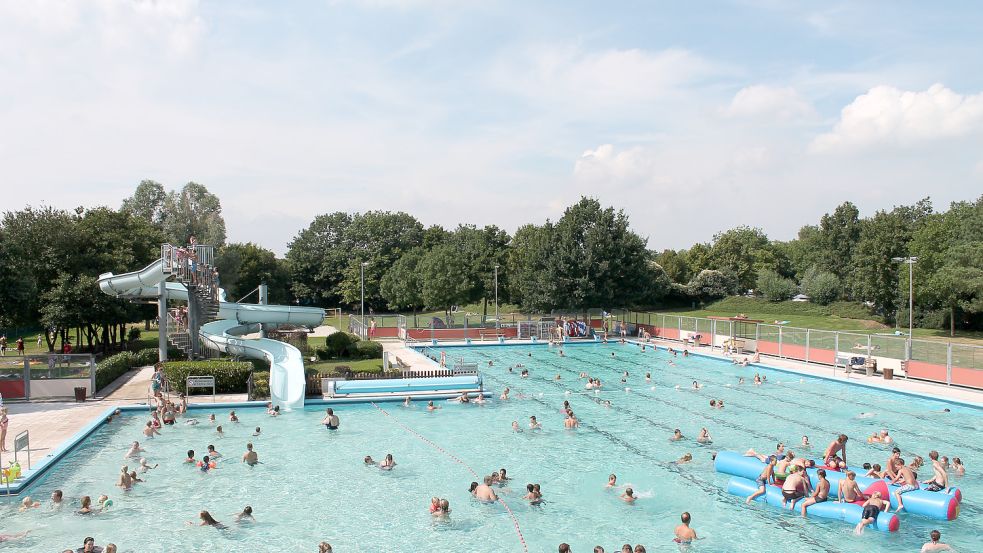 Bei sommerlichen Temperaturen ist im Friesenbad viel los. Foto: Archiv