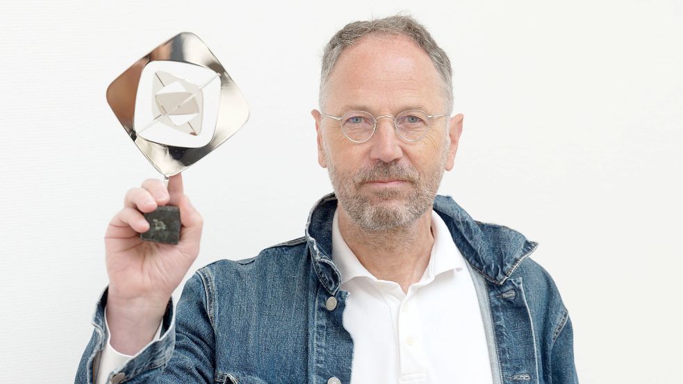 Der aus Barßel stammende Autor Torsten Körner erhält am Freitag im Theater Marl den Grimmepreis in der Kategorie Information und Kultur für seine Dokumentation "Schwarzer Adler". Eigentlich hätte der 56-Jährige in Barßel die Schirmherrschaft über den Hafenfestlauf übernehmen sollen. Doch wegen der Preisverleihung ist Körner verhindert. Foto: Kaiser/DPA
