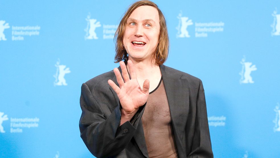 Lars Eidinger bei der Berlinale-Premiere von „Die Zeit, die wir teilen“. Foto: dpa/Gerald Matzka