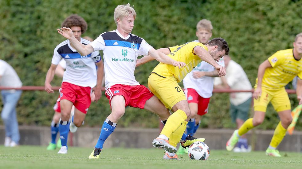 Tido Steffens (rechts) und seine Mitspieler standen auf völlig verlorenem Posten. Foto: Michael Schwarz