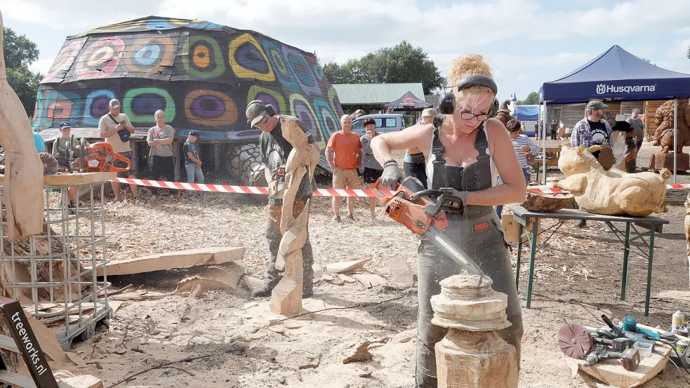 Es flogen die Späne auch bei Birgit Warniorek. Foto: Passmann