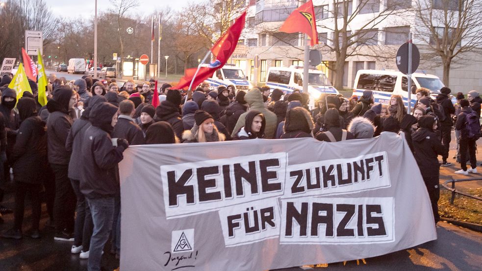 Vor der Landtagswahl in Niedersachsen am 9. Oktober ruft die Antifaschistische Aktion Ostrhauderfehn zu Demonstrationen gegen die AfD auf, wie auch hier auf diesem Symbolbild aus Braunschweig. Foto: DPA/Swen Pförtner