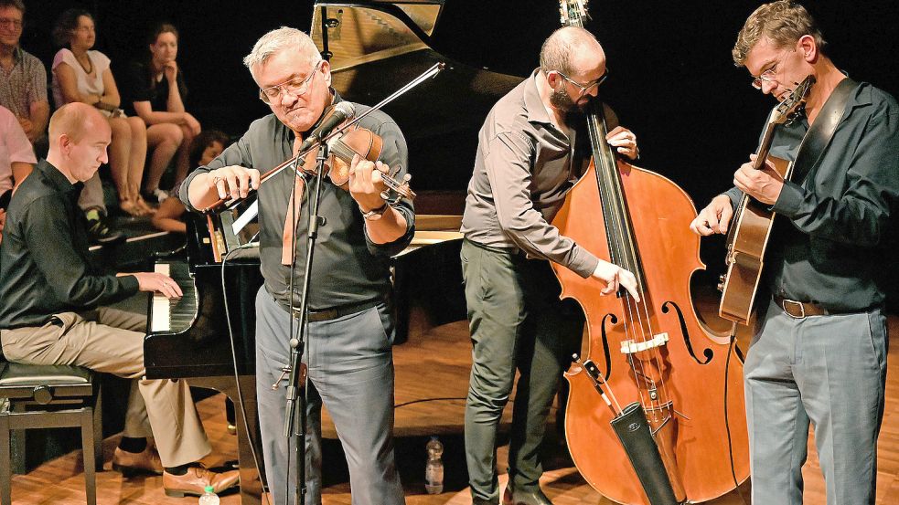Der Jazz-Pianist und Saxophonist Chris Hopkins und das „Jazz Kangaroo“-Trio spielen am 27. September im Rathaus Ihrhove. Foto: Gemeinde Westoverledingen