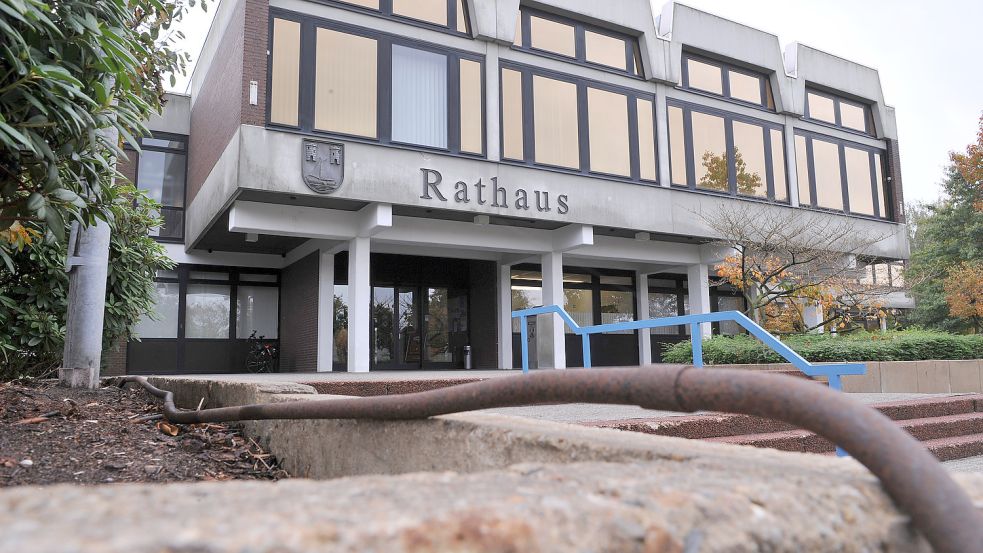 Im Moormerländer Rathaus wurde über die Straßenausbaubeitragssatzung diskutiert. Foto: Ortgies