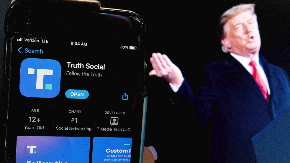 Mit dem Slogan „Follow the Truth“ wird seit dem 21. Februar im App-Store von Apple für die Social-Media-Plattform „Truth Social“ geworben. Foto: Stefani Reynolds/AFP