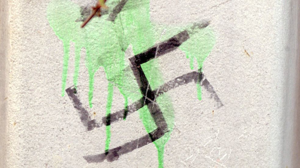 Der Lokalpolitiker hatte unter anderem von rechtsextremen Schmierereien an seiner Tür und seinem Auto berichtet. Foto: IMAGO images/ MAVERICKS