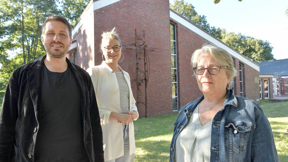 Arbeiten heute gemeinsam in der Petruskirche: Benjamin und Ina Jäckel sowie Regina van Lengen. Foto: Ortgies