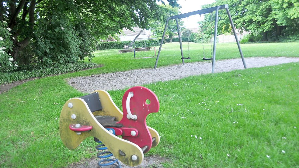 Mit Schaukel und Wipp-Tier, wie hier am Kolonistenweg, sorgt man bei den Kindern heute nicht mehr für Begeisterungsstürme. Foto: Wolters/Archiv