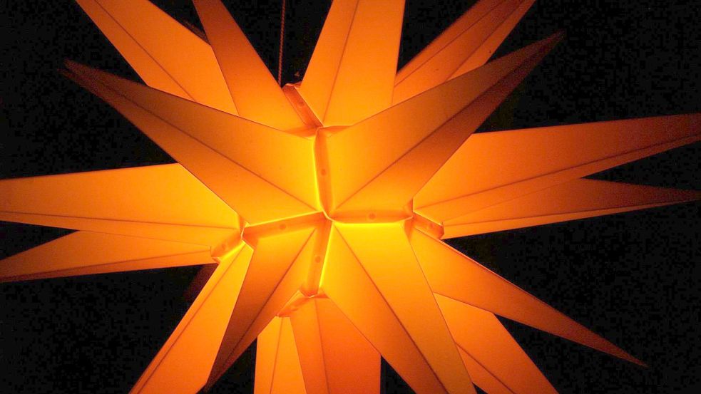 Werden in diesem Jahr trotz der Energiekrise noch die Weihnachtssterne leuchten? Das steht noch nicht überall fest. Symbolfoto: Pixabay