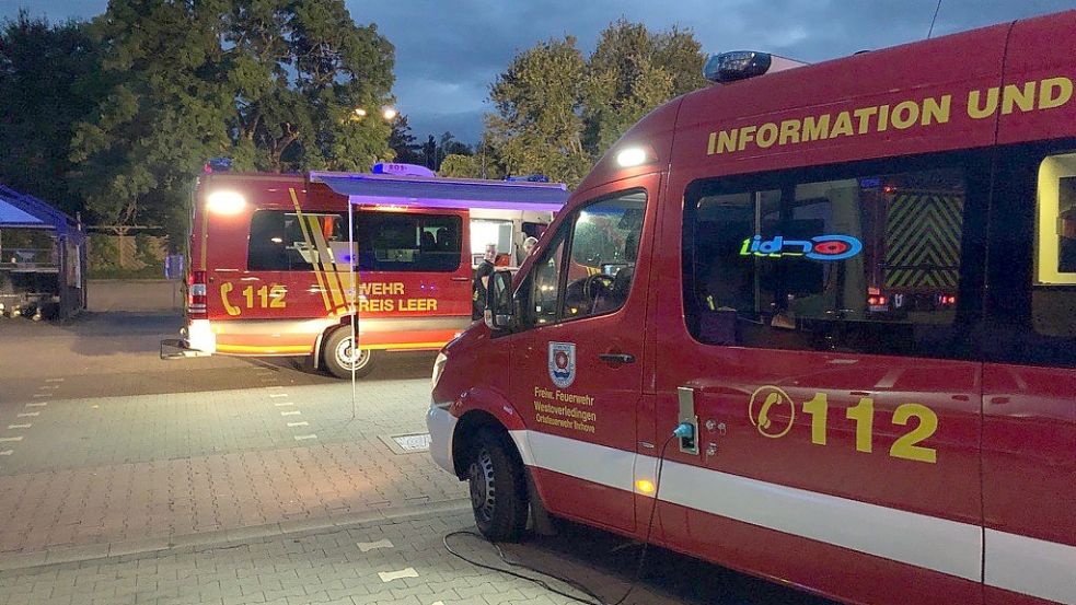 Im Einsatzleitwagen wurde der Einsatz von speziell geschulten Feuerwehrmitgliedern geleitet. Foto: Ammermann