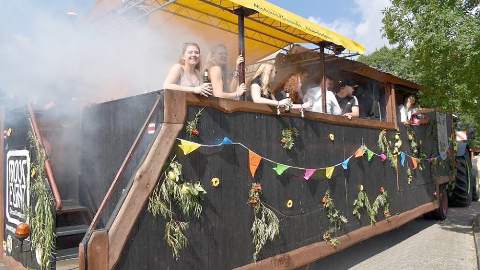 Der Ernteumzug ist gestartet. Foto: Zein