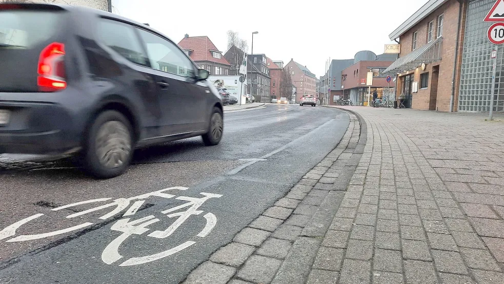 Die Ledastraße wird in Höhe der Tourismuszentrale (im Hintergrund) an drei Tagen nachts gesperrt. Foto: Kierstein/Archiv