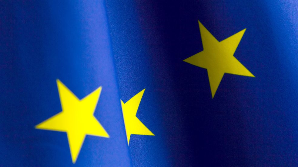 Sterne auf einer Fahne der EU: Die Flagge symbolisiert die Einheit und Identität Europas. Foto: picture alliance/dpa/Le Pictorium Agency via ZUMA