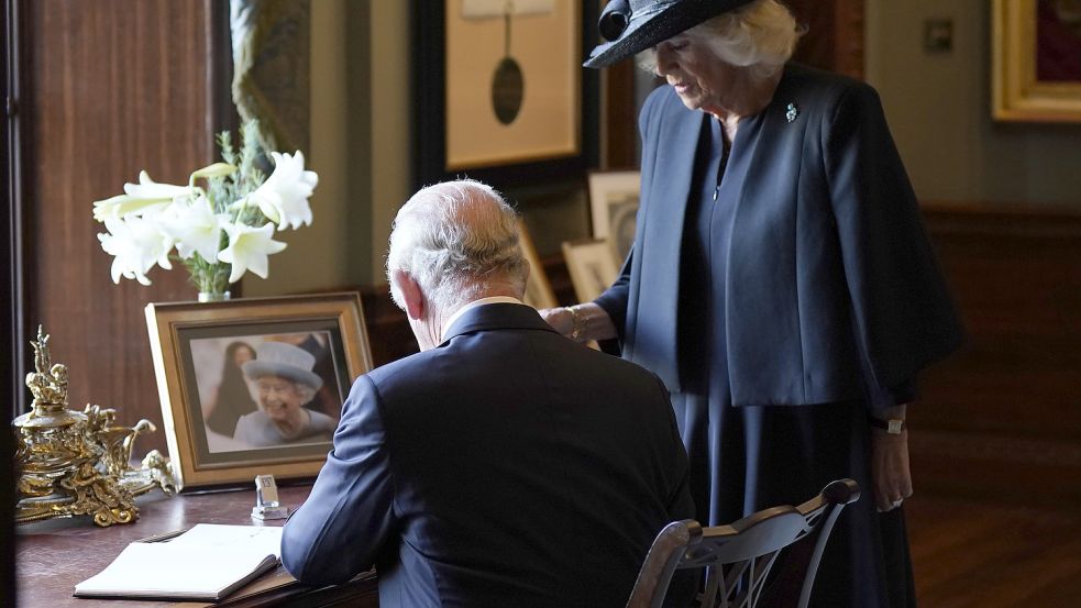 Nach dem Tod von Königin Elizabeth II lastet auf Charles Schultern viel neue Verantwortung. Foto: dpa/Niall Carson
