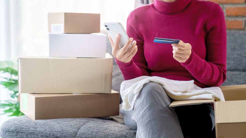 Online shoppen, ohne aufs Geld zu achten? Das kann in die Schuldenspirale treiben. Auf Tiktok ist es ein Trend. Foto: Imago Images/Panthermedia