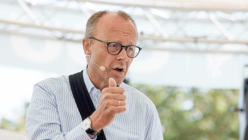 Kritisiert eine Stilllegung des Reaktors in Lingen scharf: Der CDU-Bundesvorsitzende Friedrich Merz, hier bei einer Wahlkampfveranstaltung in Osnabrück am vergangenen Samstag. Foto: Michael Gründel