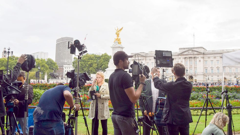 Seit dem Tod von Königin Elizabeth II. sind zahlreiche Medienvertreter aus aller Welt vor Ort in London. Foto: www.imago-images.de