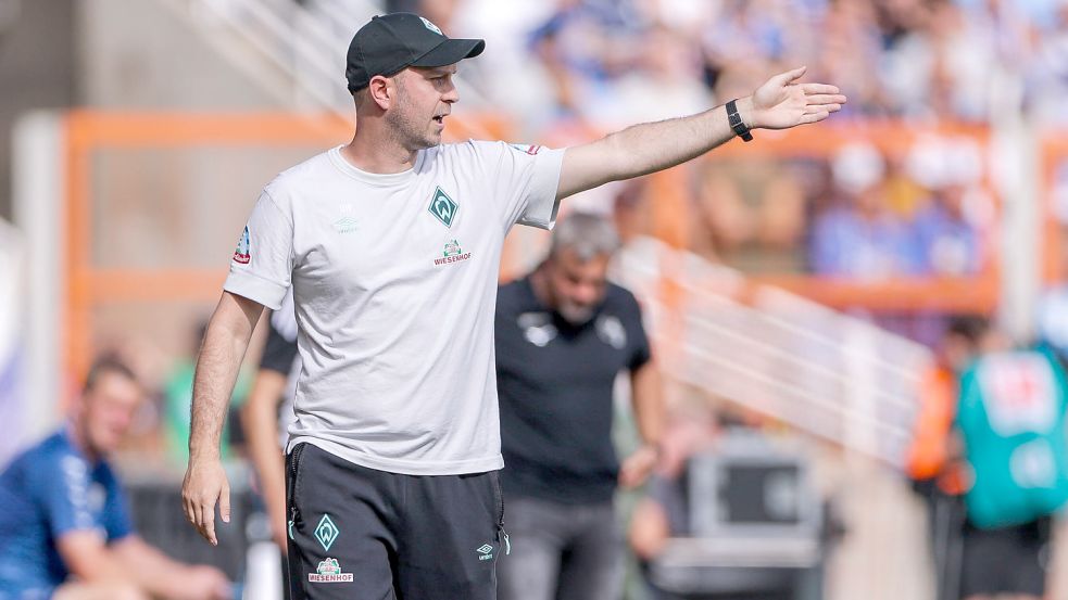 Tritt mit seiner Mannschaft bei Bayer Leverkusen an: Ole Werner, Trainer des Fußball-Erstligisten SV Werder Bremen. Foto: imago images/RHR-Foto