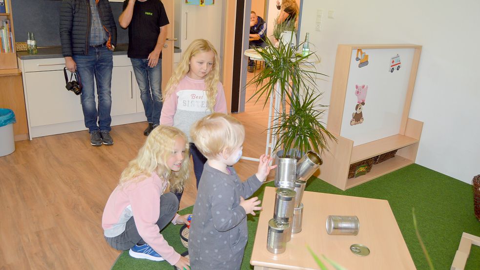 Die Station Dosenwerfen kam bei den Kindern sehr gut an. Foto: Weers
