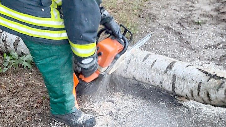 Die Feuerwehr rückte am Abend zu einem Einsatz in Völlenerkönigsfehn aus. Foto: Feuerwehr