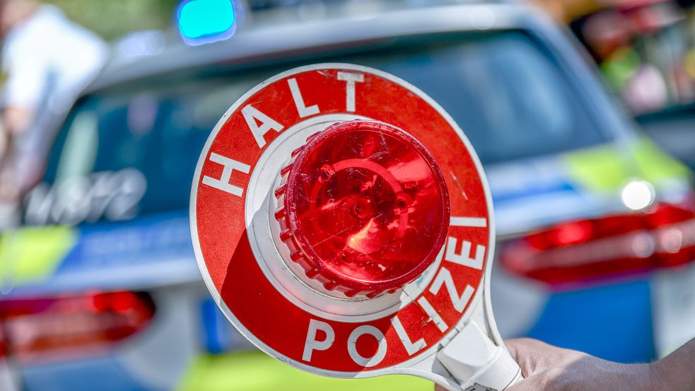 Ein Porschefahrer hat am Sonntag einen Unfall mit drei weiteren Autos verursacht. Foto: Symbolbild: Imago/Marius Bulling