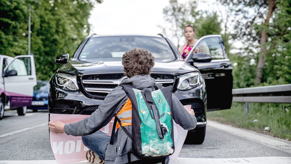 Aktivisten der Gruppe „letzte Generation“ blockieren immer wieder Straßen. Foto: imago images/aal.photo