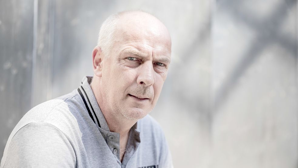 Kultkicker Mario Basler kennt in der RTL-Sendung „Sommerhaus der Stars“ keine Gnade. Foto: dpa/Christoph Soeder