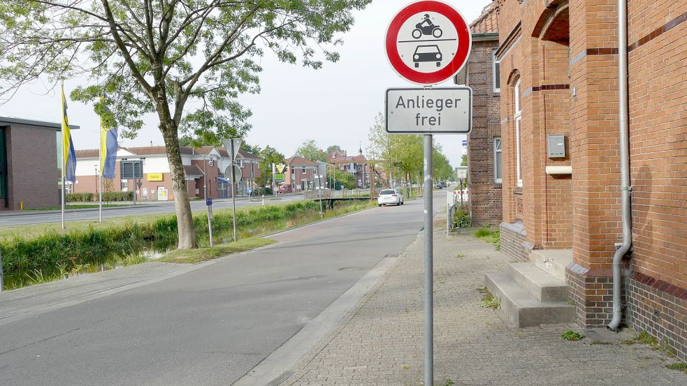 Die Gemeinde Rhauderfehn liegt seit Ende August ein Fahrradverkehrskonzept vor. Erste Maßnahme soll die Ausweisung des Rajen-Nord als Fahrradstraße sein. Foto: Wieking