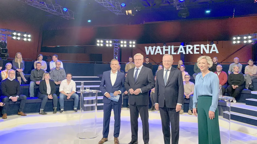 Bernd Althusmann (CDU, 2.v.l.) und Stephan Weil (SPD, 2.v.r.) stellten sich den Fragen von NDR-Chefredakteur Andreas Cichowicz und Moderatorin Christina von Saß. Foto: Lars Laue