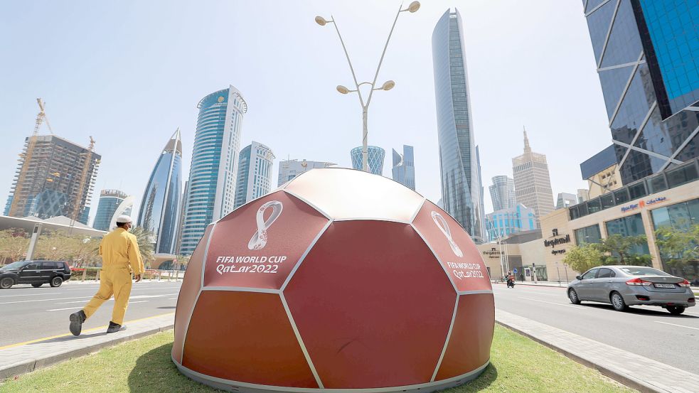 Mitte November startet in Katar die Fußball-WM. Foto: DPA